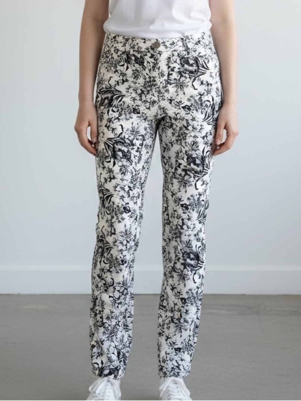 Ellen Tracy Black and White Floral Ankle Jeans size 4